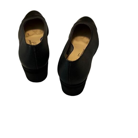 Salvatore Ferragamo navy pump size 8, narrow - Picture 5 of 5